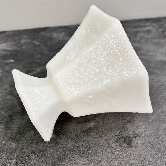 Vintage Anchor Hocking Milk Glass Pedestal Dish with Lid Candy Treats Grapevine - Picture 10 of 12